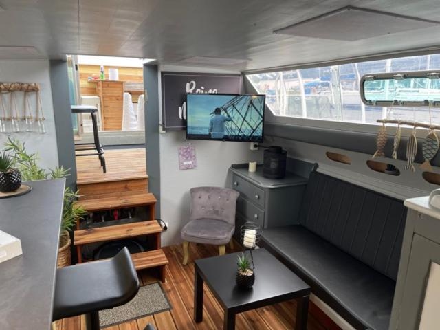 Exceptionnel Bateau Maison Reine Mathilde Ouistreham Eksteriør bilde