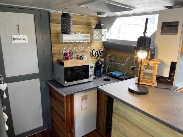 Exceptionnel Bateau Maison Reine Mathilde Ouistreham Eksteriør bilde