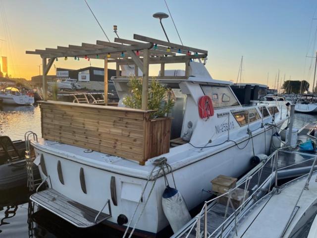 Exceptionnel Bateau Maison Reine Mathilde Ouistreham Eksteriør bilde