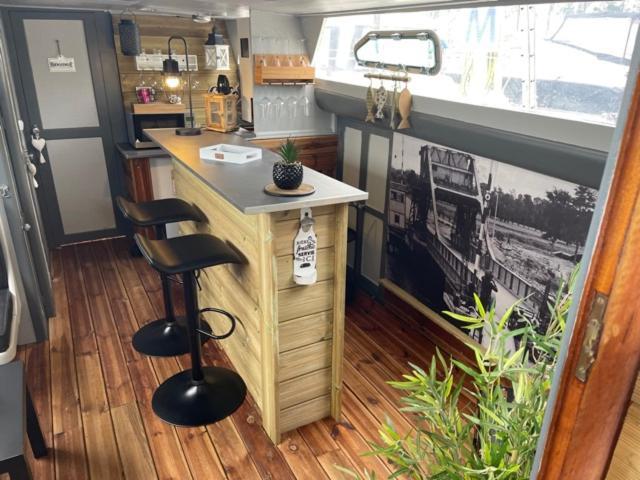 Exceptionnel Bateau Maison Reine Mathilde Ouistreham Eksteriør bilde